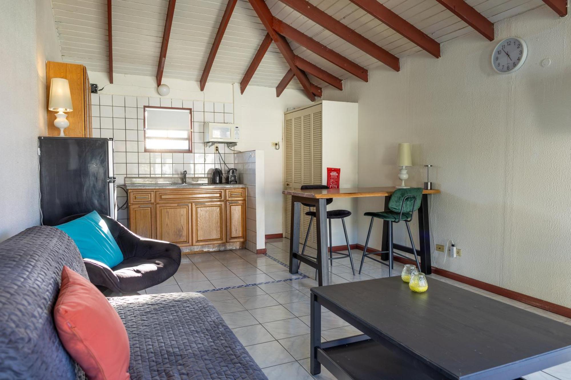 Talk Of The Town Inn & Suites - St Eustatius Oranjestad  Bagian luar foto
